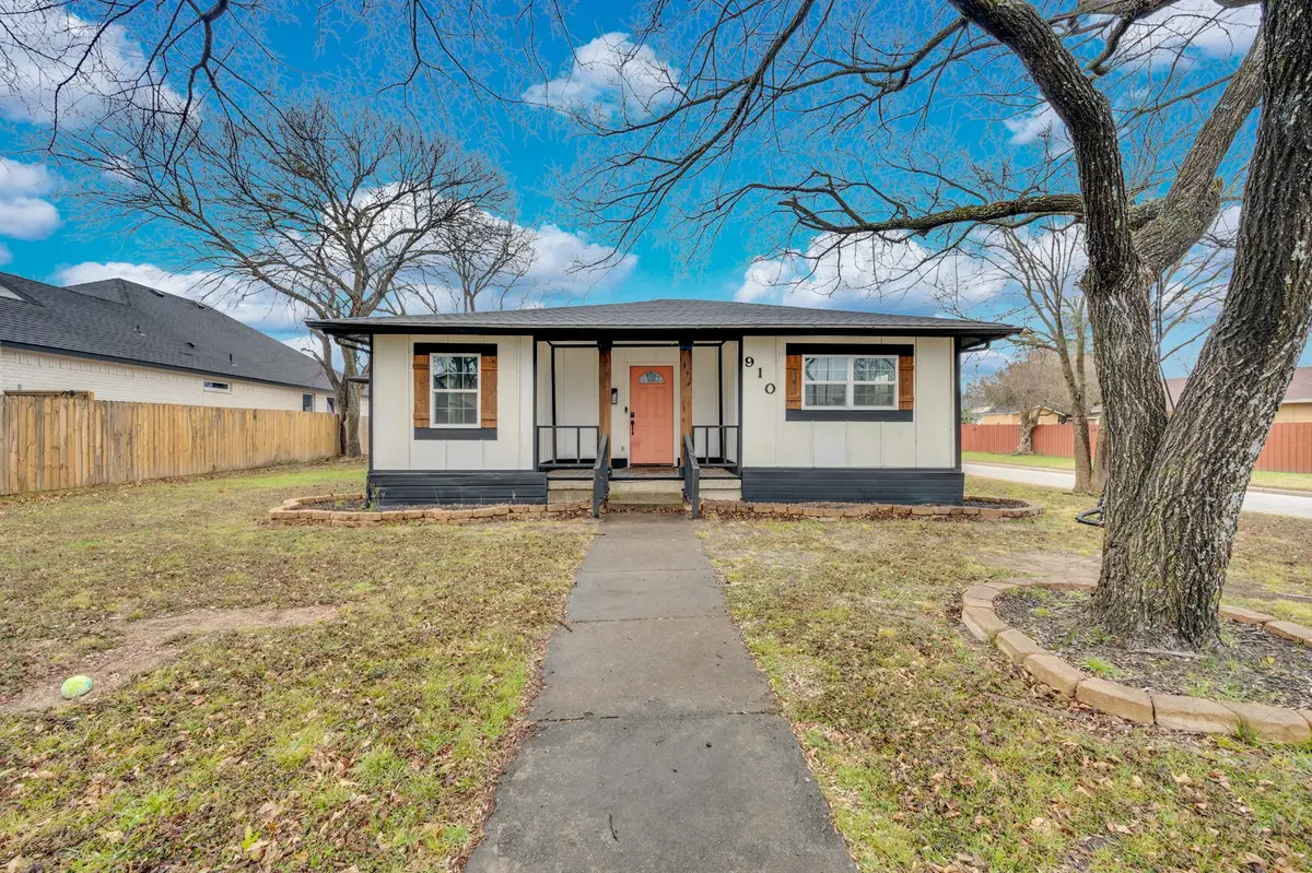 910 S Preston Street, Ennis, TX 75119 - Image #1