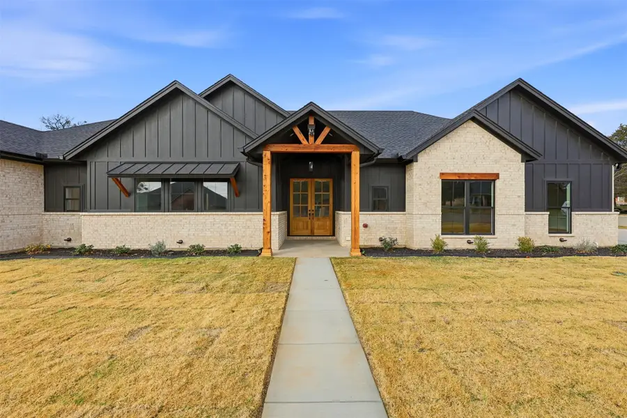 509 Emma Street, Grandview, TX 76050 - #2