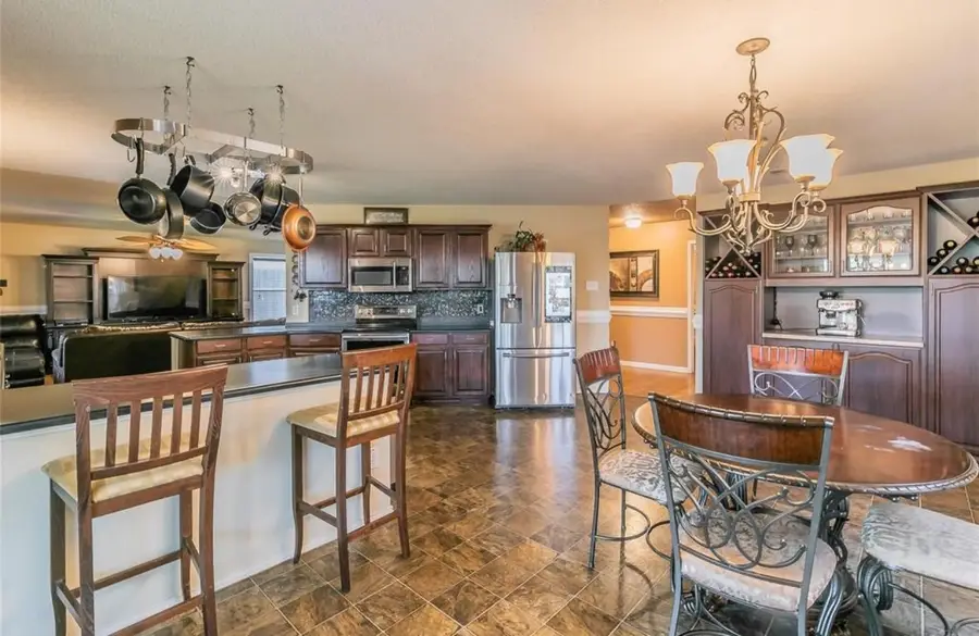 10708 Emerald Park Lane, Fort Worth, TX 76052 - Image #3