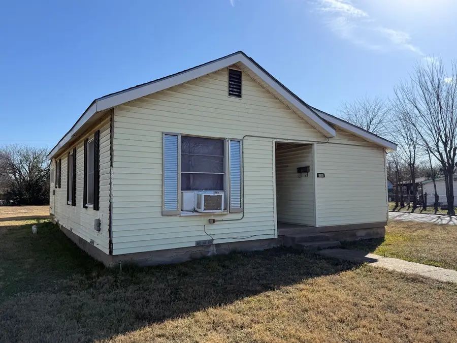 636 S Center Street, Grand Prairie, TX 75051 - #3