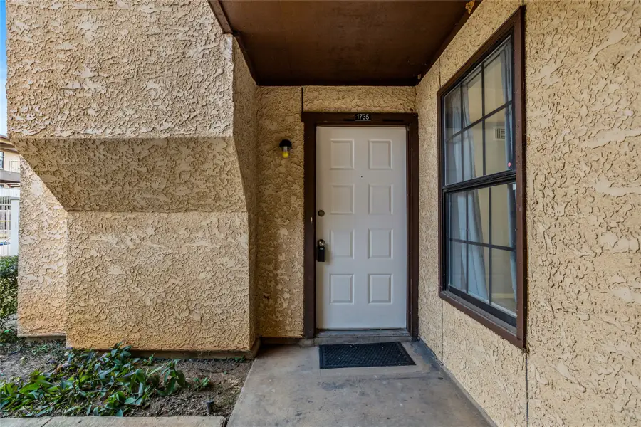 1735 Crest Grove Drive, Arlington, TX 76012 - Image #2