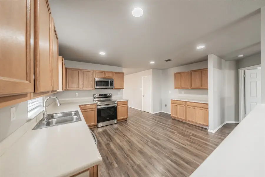 900 Grant Street, Burleson, TX 76028 - Image #3