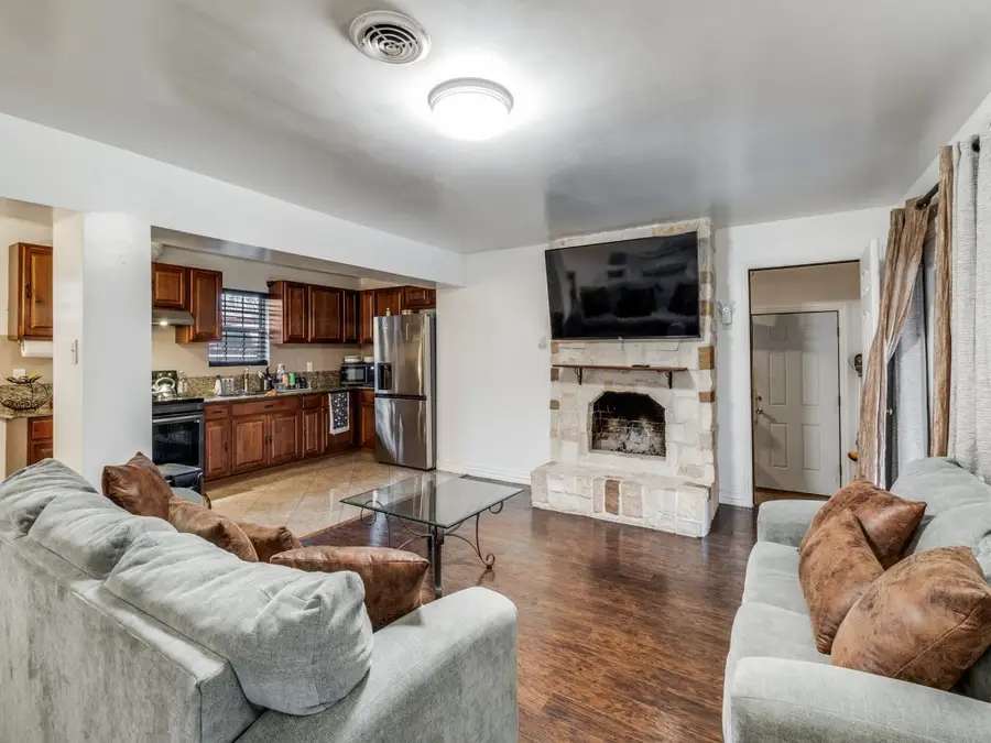 111 W Kenwood Drive, Garland, TX 75041 - Image #2