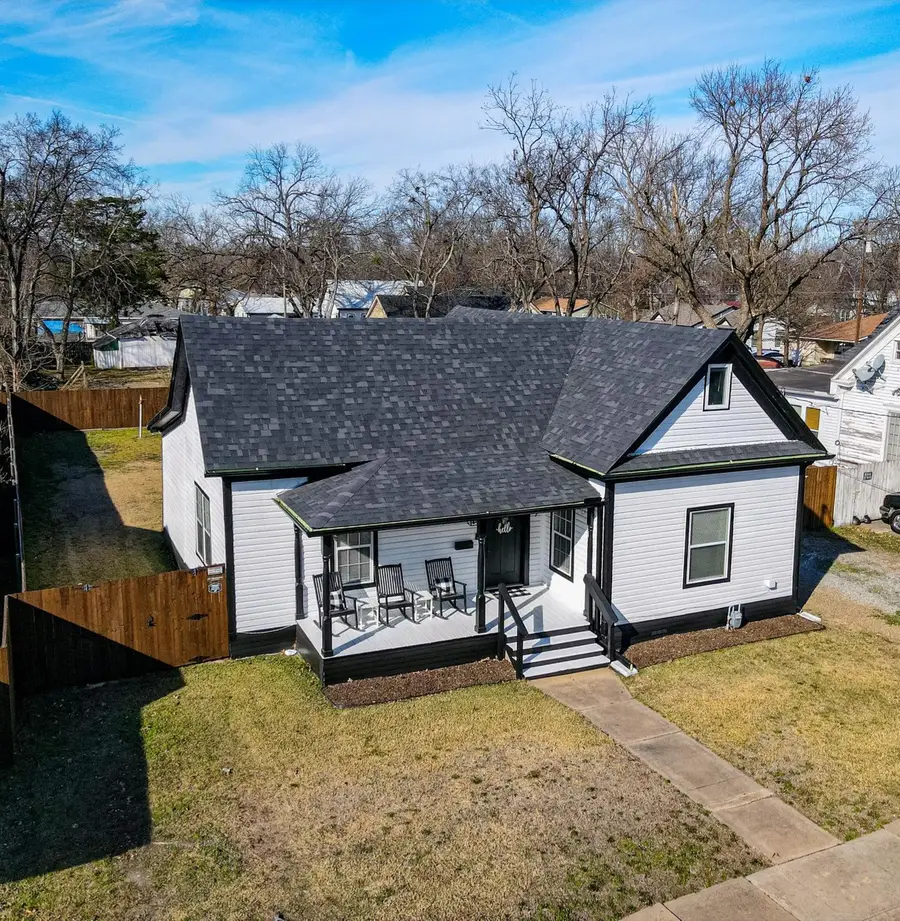 819 Beech Street, Bonham, TX 75418 - #2