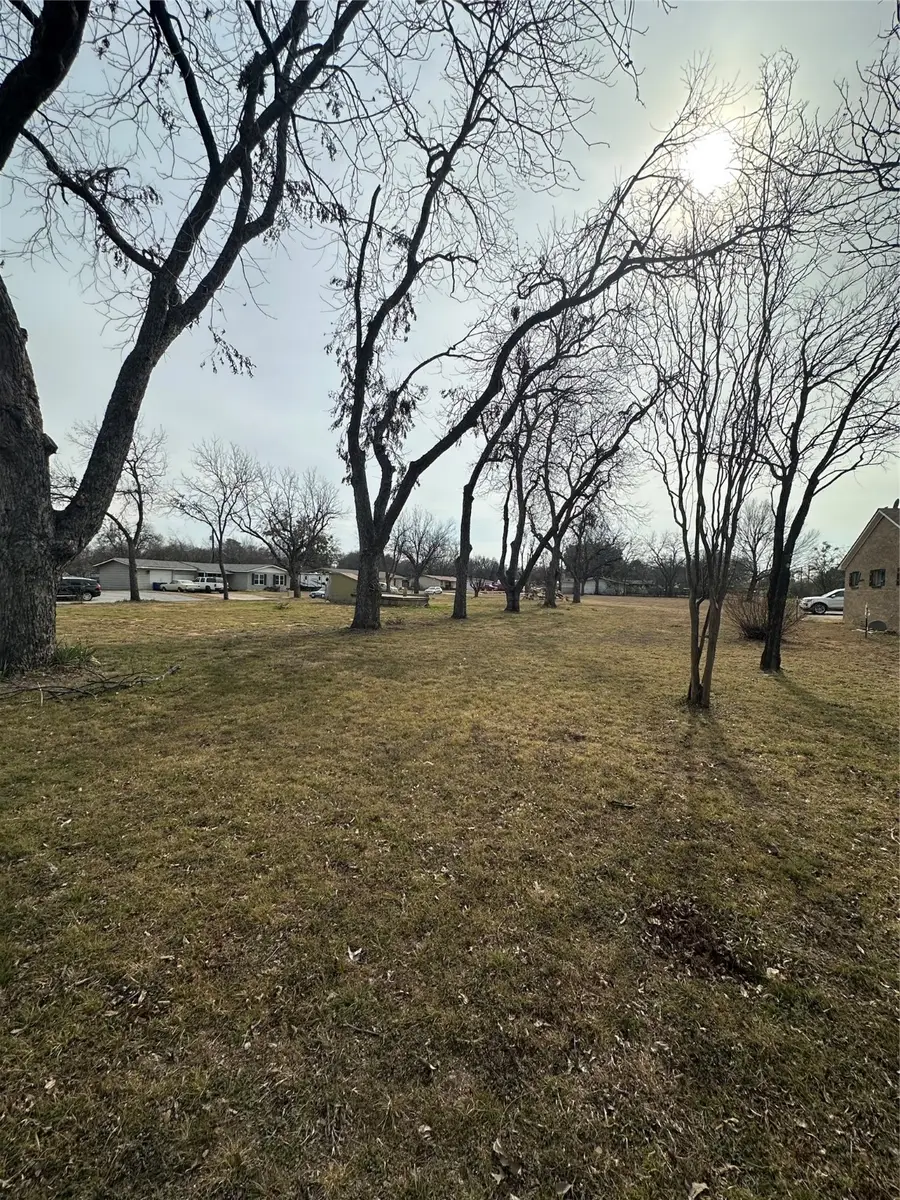 1001 W Pearl Street, Granbury, TX 76048 - Image #2