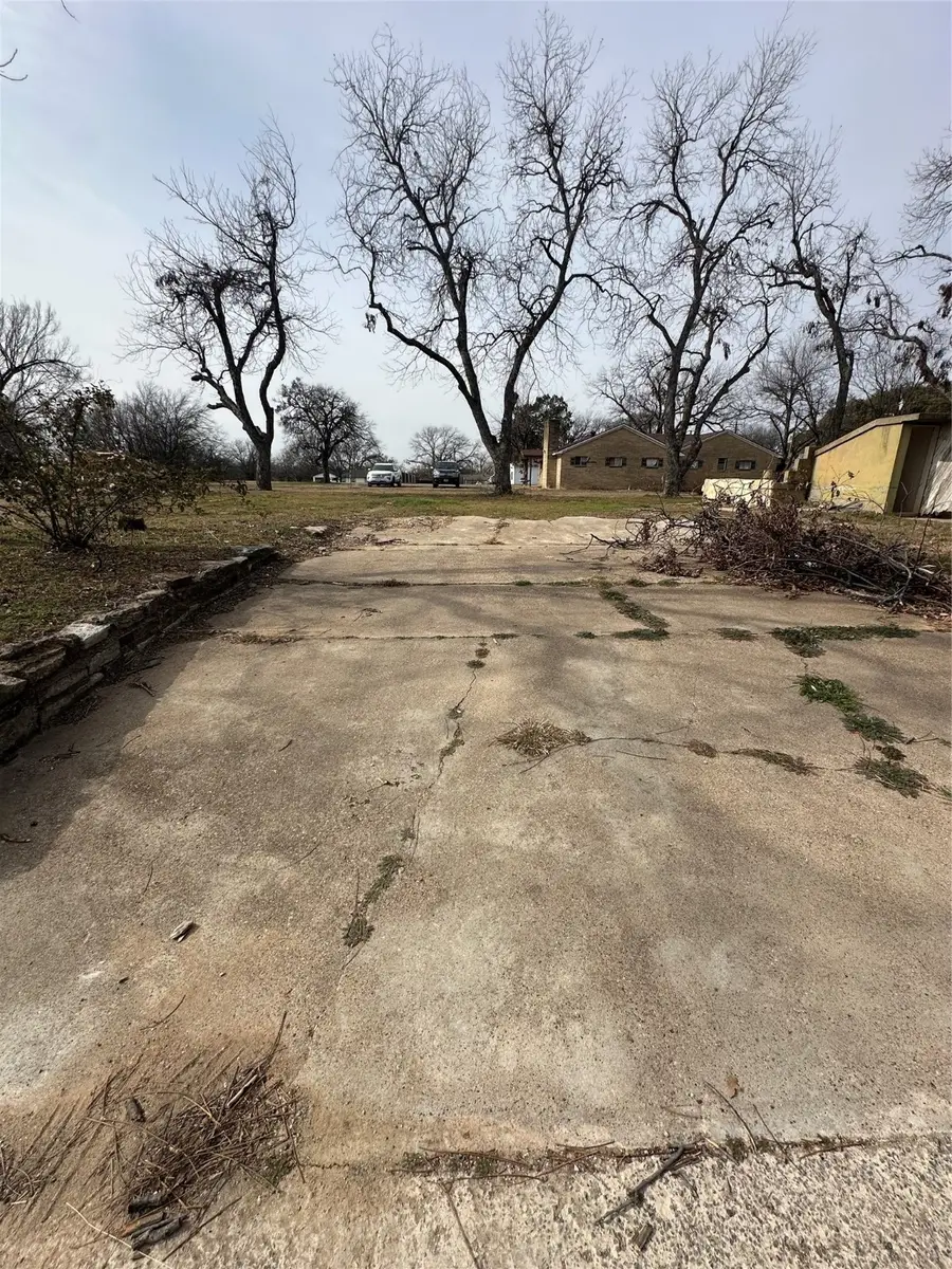 1001 W Pearl Street, Granbury, TX 76048 - Image #3