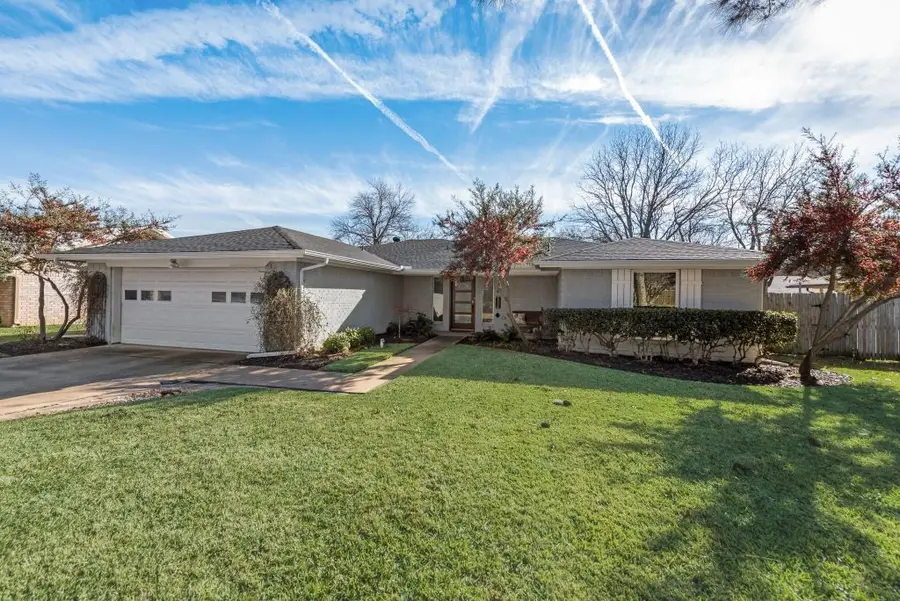 2923 Southridge Drive, Grapevine, TX 76051 - Image #2