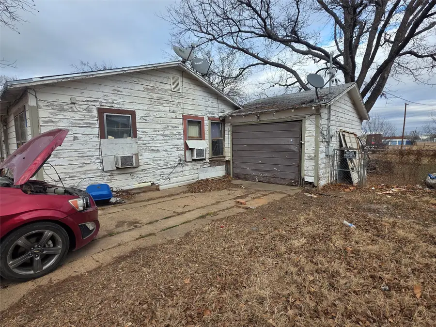 213 Pennsylvania Avenue, Graham, TX 76450 - Image #3