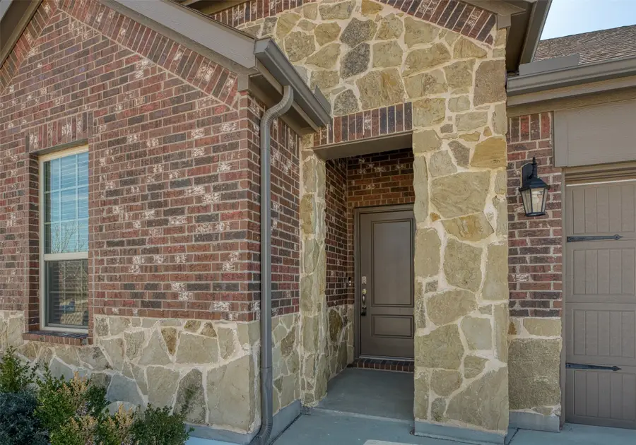 10908 Summer Rain Boulevard, Aubrey, TX 76227 - Image #2