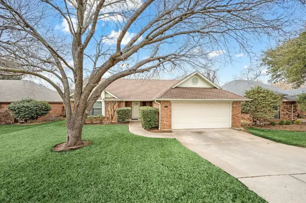 6108 Kingswood Drive, Arlington, TX 76001