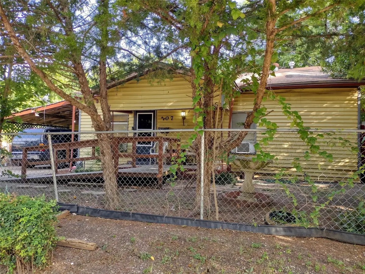 207 Thompson Street, Waxahachie, TX 75165 - #1