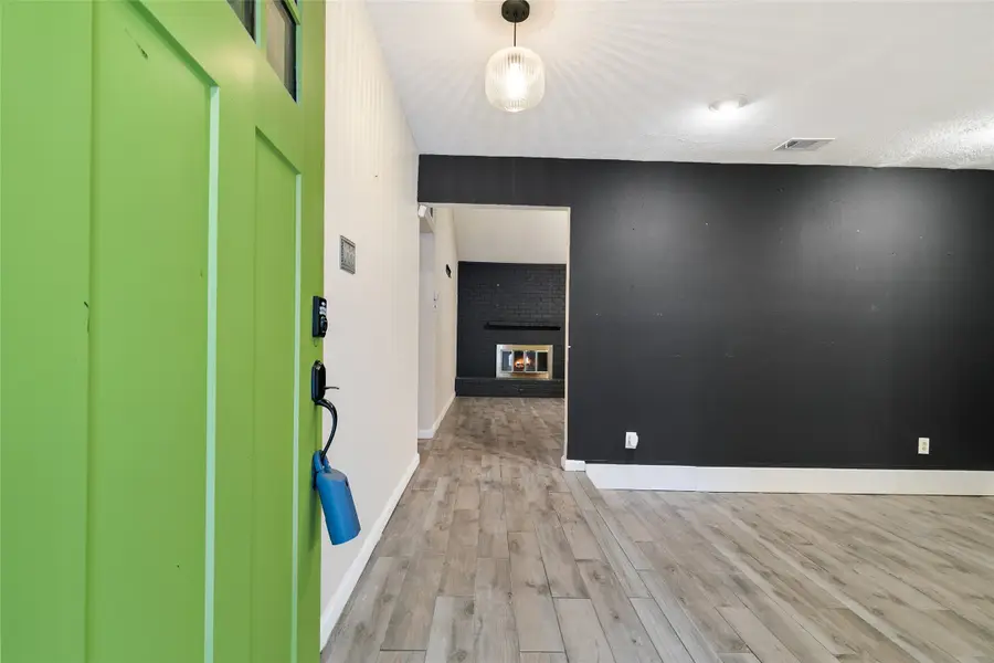 417 Kirby Creek Drive, Grand Prairie, TX 75052 - Image #3