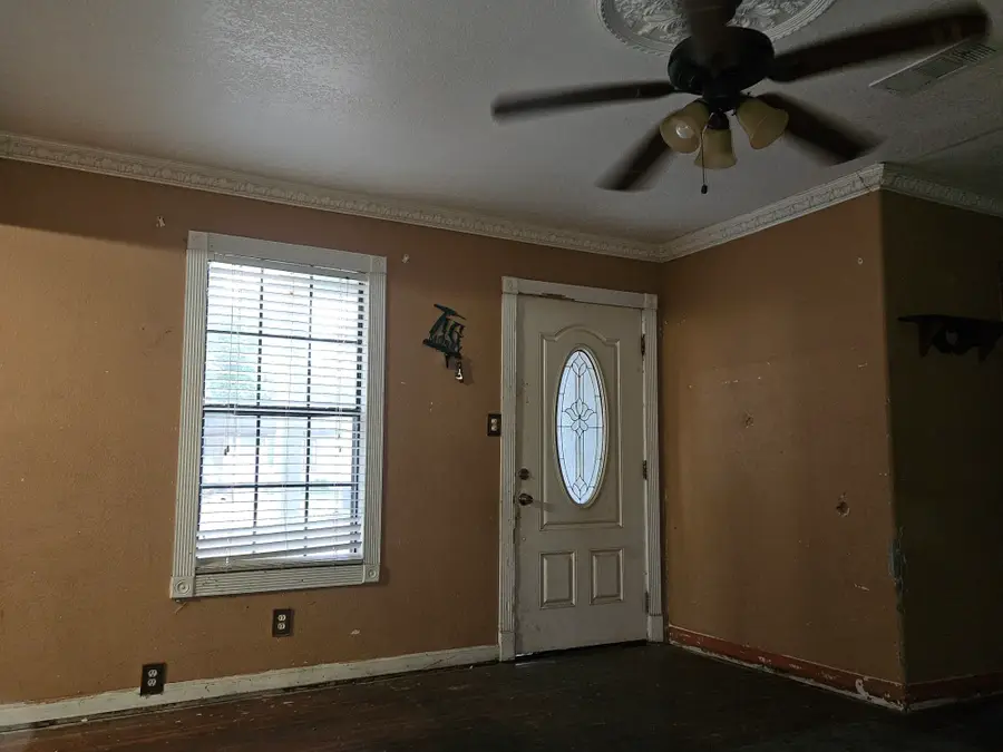 231 Elm Street, Hurst, TX 76053 - Image #3