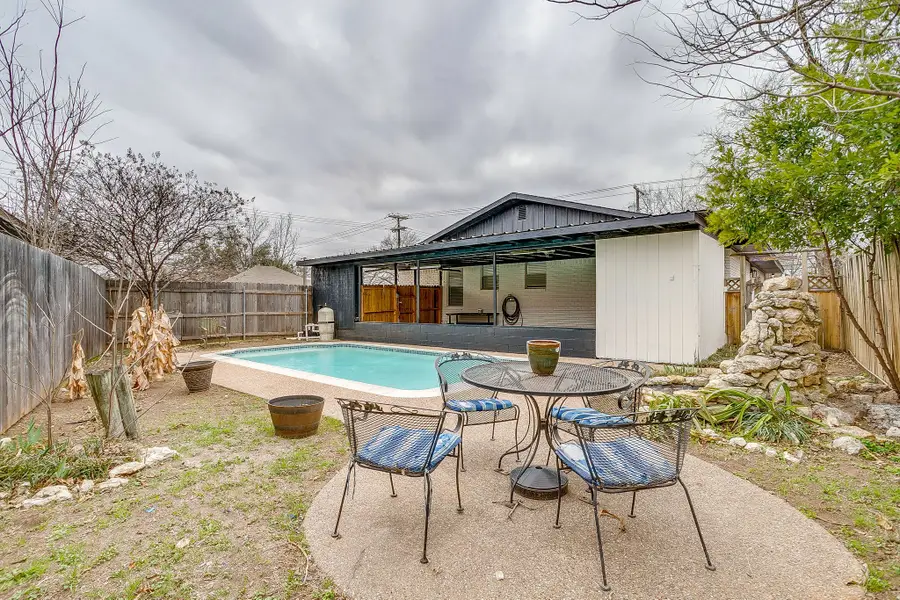 422 W Wilson Street, Cleburne, TX 76033 - Image #3