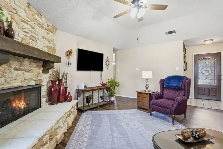 725 Windridge Lane, Burleson, TX 76028 - Image #3