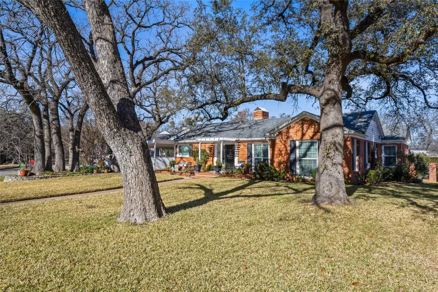 1415 Bluebonnet Drive, Fort Worth, TX 76111 - Image #3