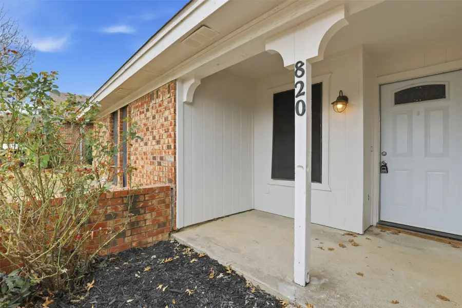 820 Nicole Drive, Burleson, TX 76028 - Image #2