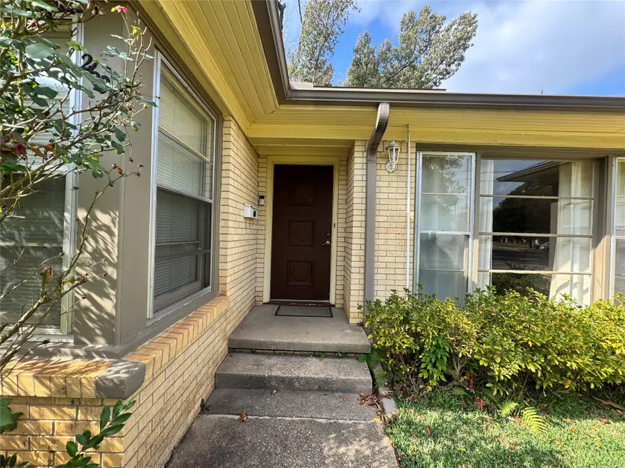 2605 W Azalea Drive, Tyler, TX 75701 - Image #2