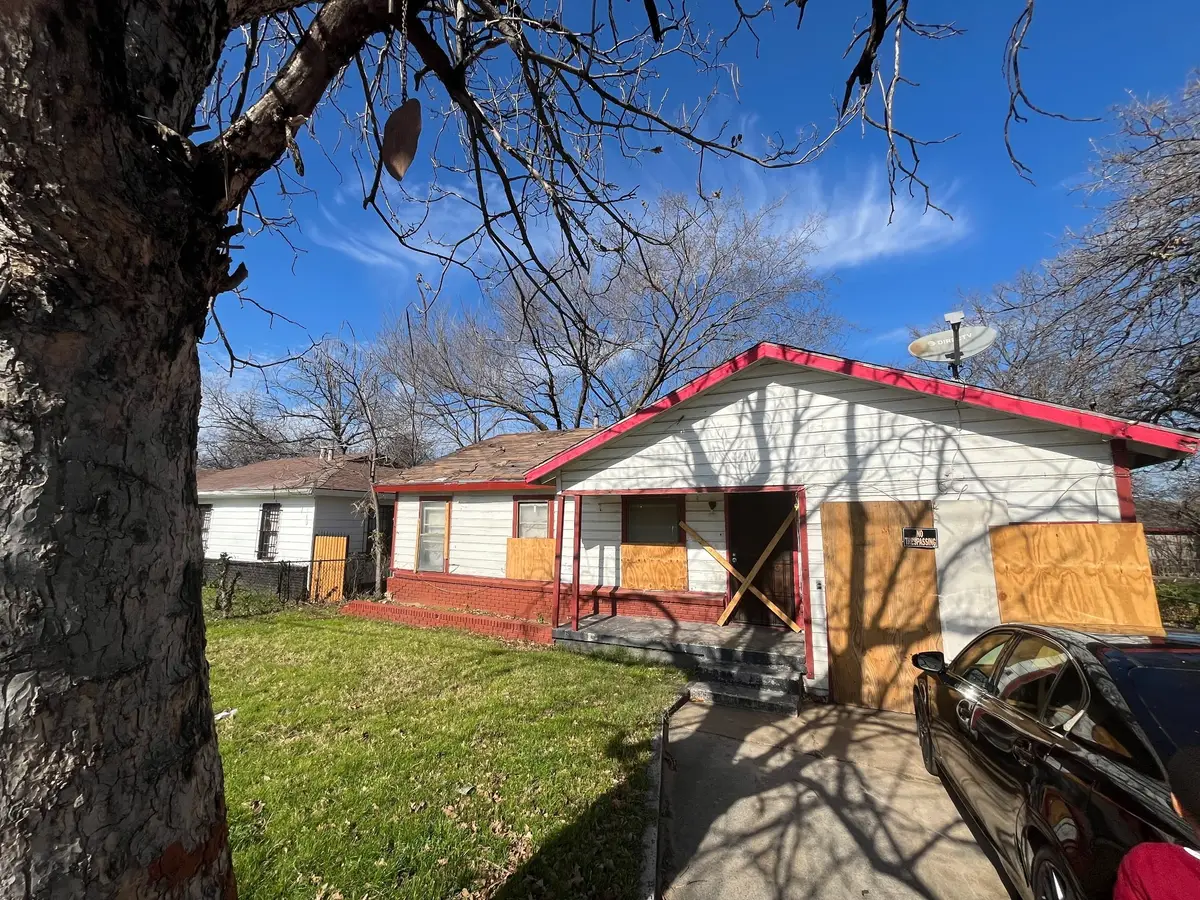 3919 E Berry Street, Fort Worth, TX 76105 - #1