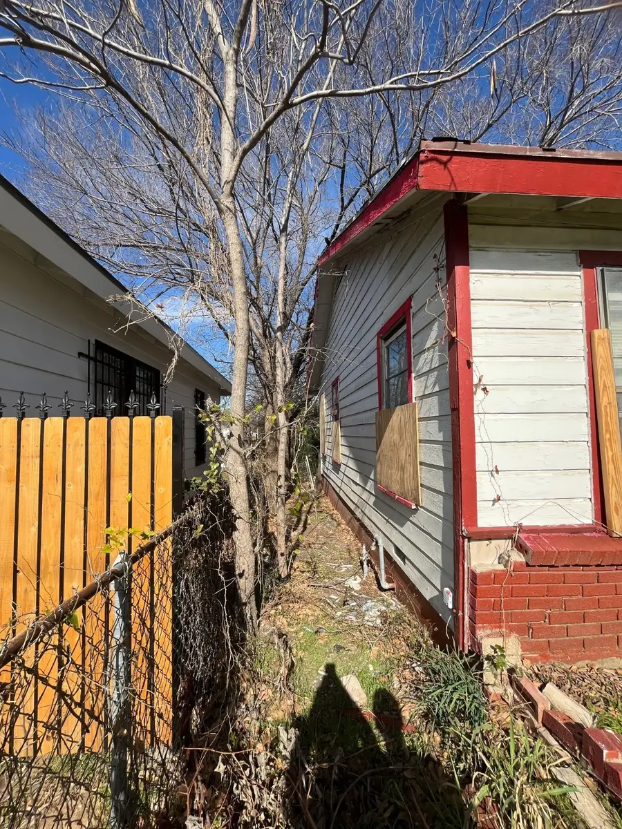 3919 E Berry Street, Fort Worth, TX 76105 - #3