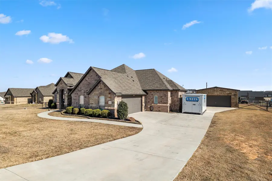 121 Bluff Ridge Court, Paradise, TX 76073 - Image #2
