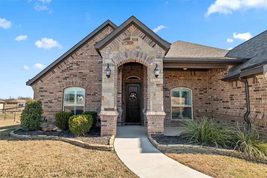 121 Bluff Ridge Court, Paradise, TX 76073 - Image #3