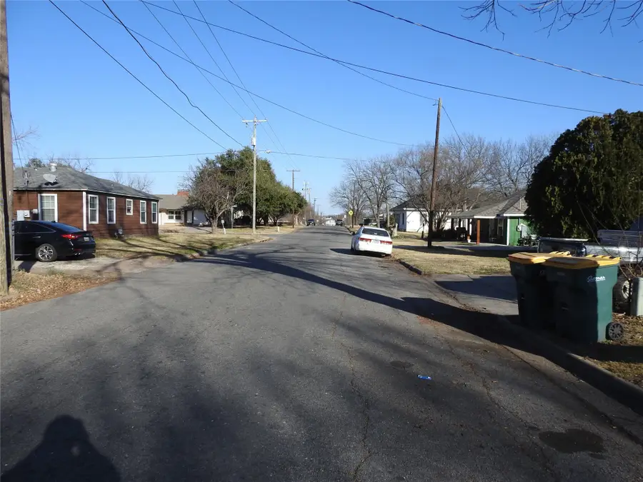 410 W Fairview Street, Sherman, TX 75092 - #3