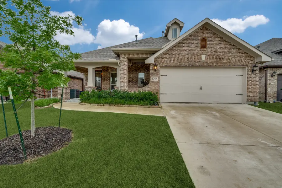 1208 Starlight Avenue, Aubrey, TX 76227 - Image #2