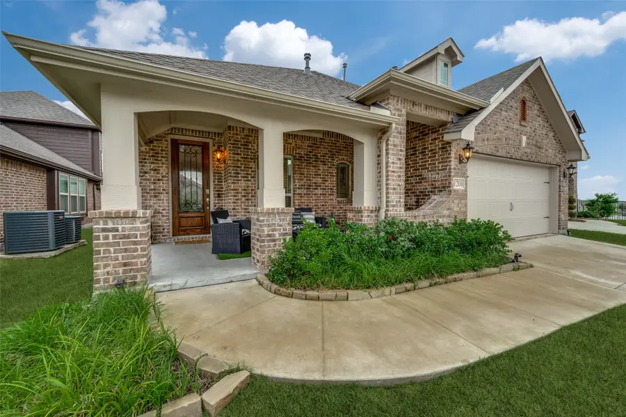 1208 Starlight Avenue, Aubrey, TX 76227 - Image #3