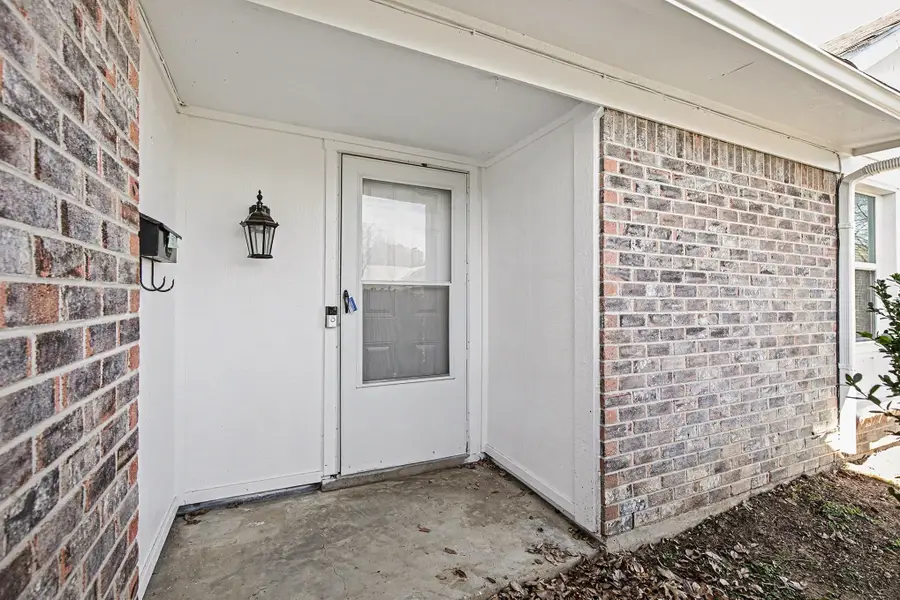 125 Roundtree Drive, Crowley, TX 76036 - Image #3