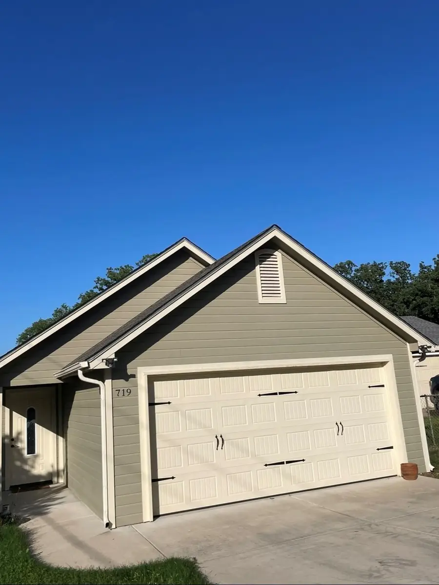 719 Harness Trail, Granbury, TX 76049 - Image #2