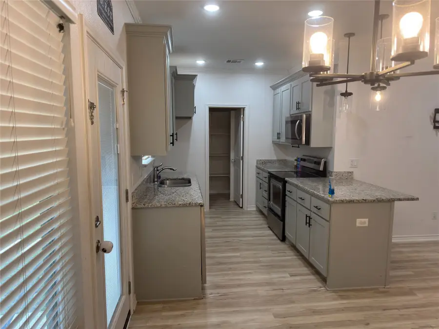 201 E 6th Street, McGregor, TX 76657 - Image #3