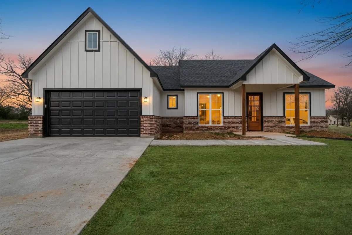 535 E Fairview St, Blossom, TX 75416 - #1