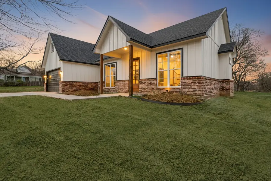 535 E Fairview St, Blossom, TX 75416 - #2