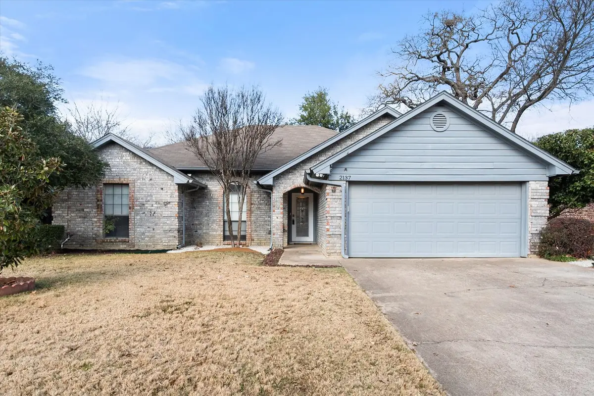 2137 Chapel Downs Drive, Arlington, TX 76017 - Image #1