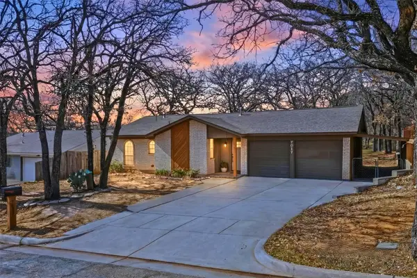 7017 Crabtree Lane, North Richland Hills, TX 76182