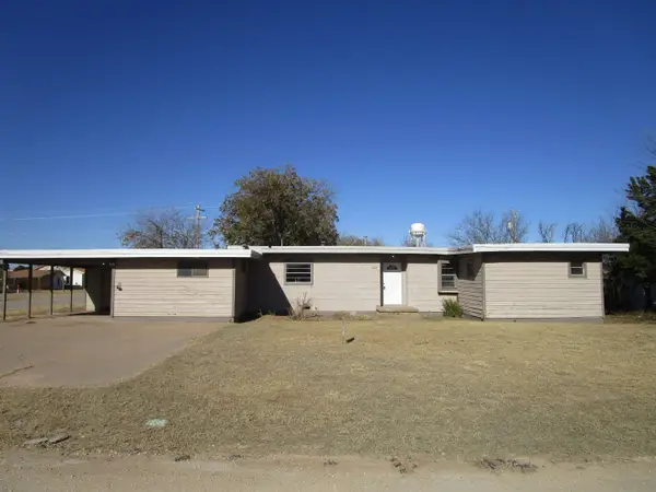 602 E Texas Street, Crowell, TX 79227