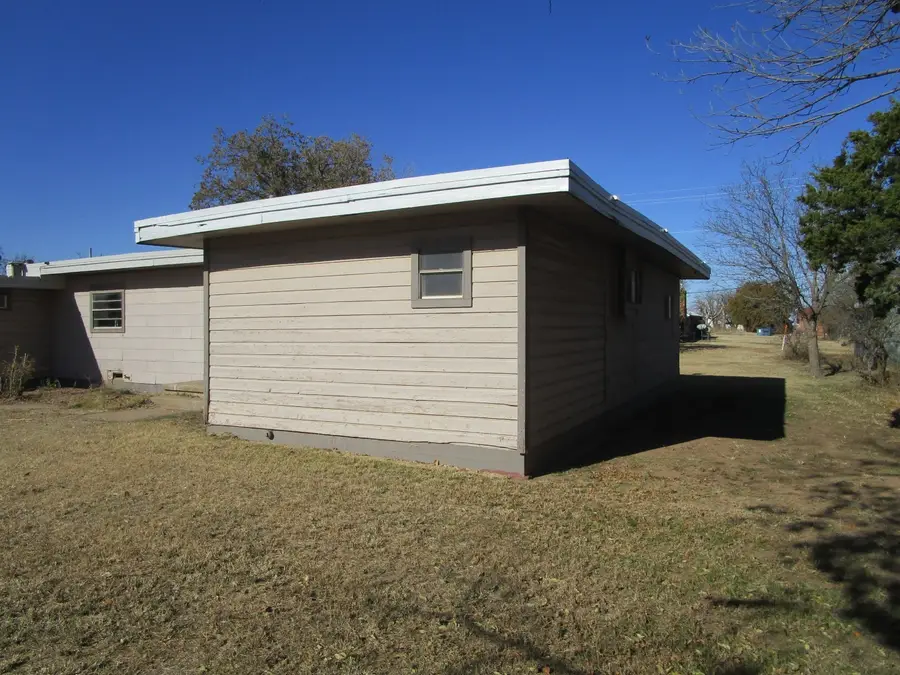 602 E Texas Street, Crowell, TX 79227 - Image #2