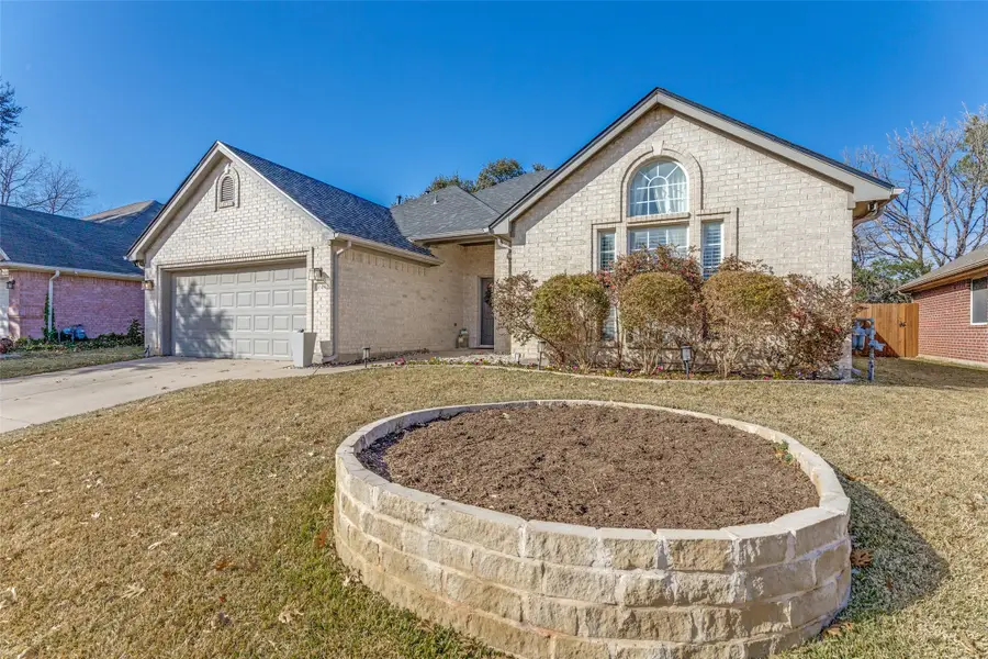 1048 Roundrock Drive, Saginaw, TX 76179 - Image #2