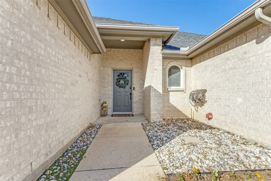 1048 Roundrock Drive, Saginaw, TX 76179 - Image #3