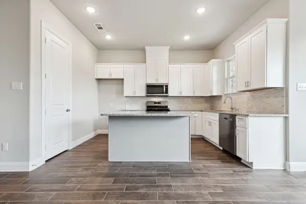 548 Hutchinson Lane, Lewisville, TX 75077