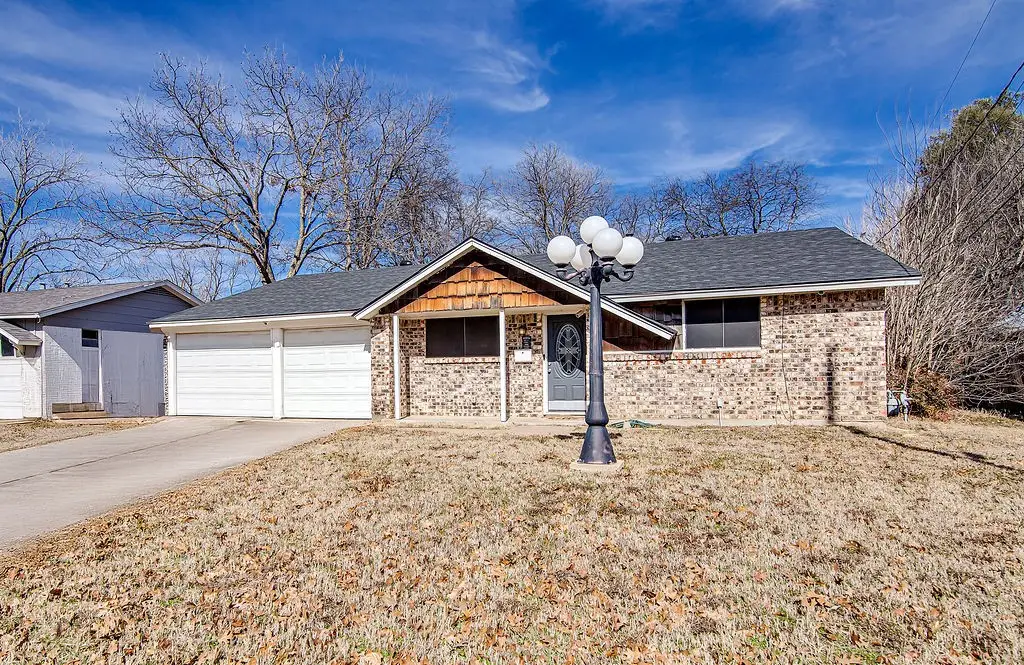 304 Sundown Court, Burleson, TX 76028 - Image #1