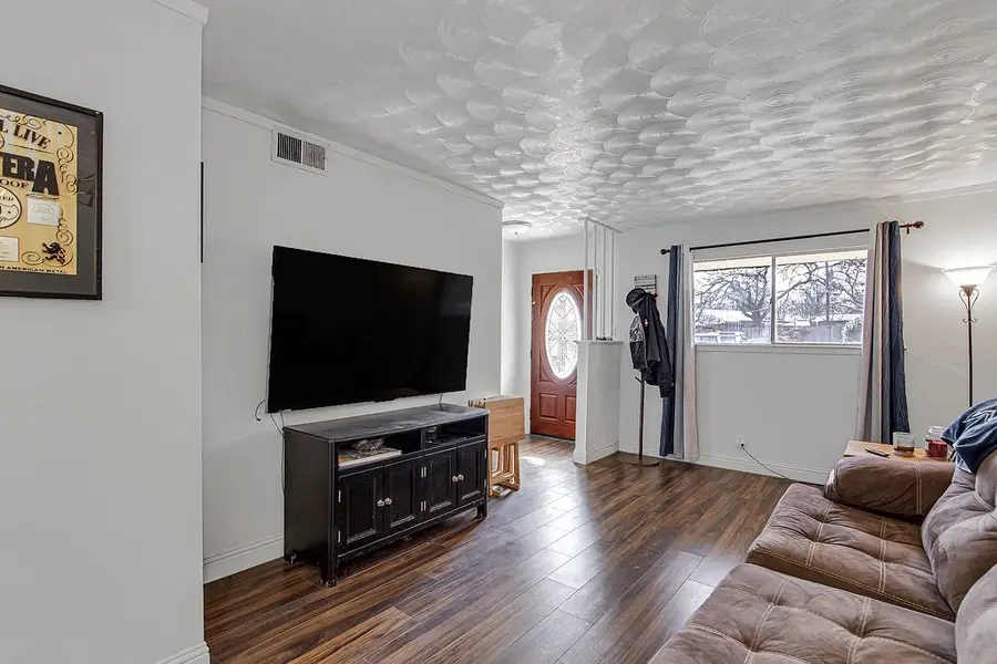 304 Sundown Court, Burleson, TX 76028 - Image #3