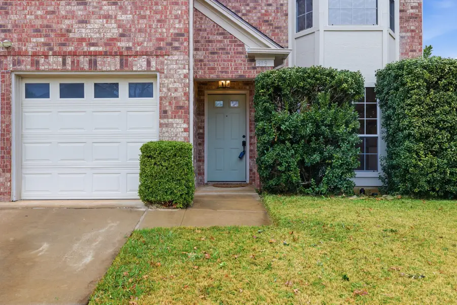 919 Waterford Way, Euless, TX 76039 - Image #2