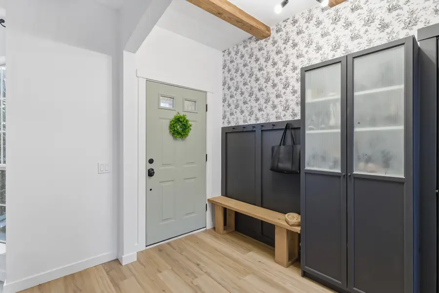 919 Waterford Way, Euless, TX 76039 - Image #3