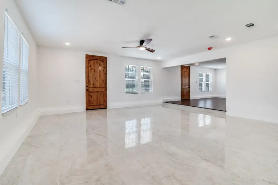 610 Tyler Street, Ennis, TX 75119 - #3