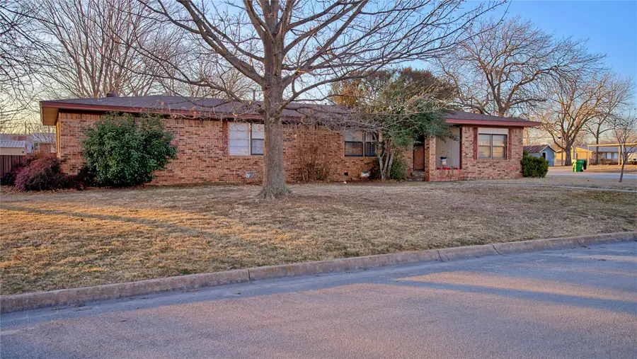 200 Louise Street, Nocona, TX 76255 - #2