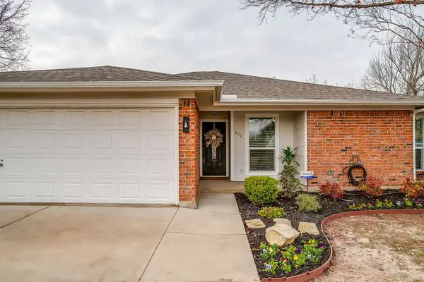 800 Crestview Drive, Burleson, TX 76028