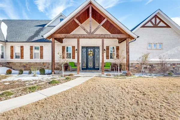 216 Deer Glade Court, Azle, TX 76020