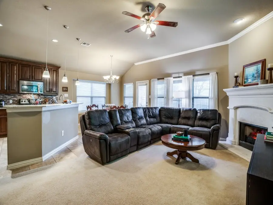 315 Crosscreek Drive, Princeton, TX 75407 - Image #3